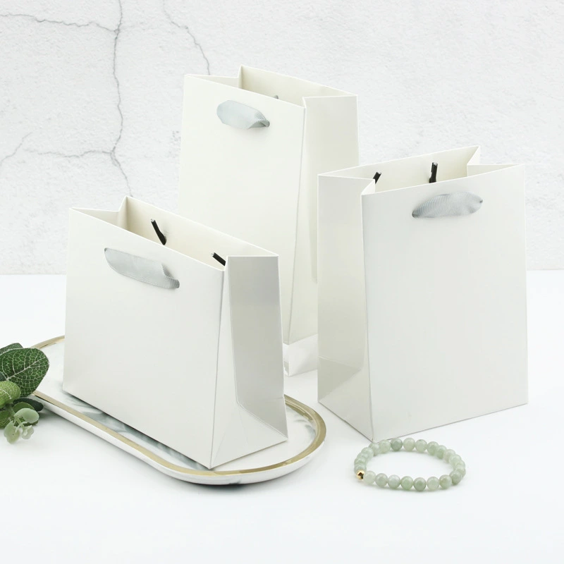 কীভাবে উপহার বাক্সগুলি তাদের মূল মানগুলির সাথে পণ্য এবং ভোক্তাদের মধ্যে মূল লিঙ্ক হিসাবে কাজ করে?